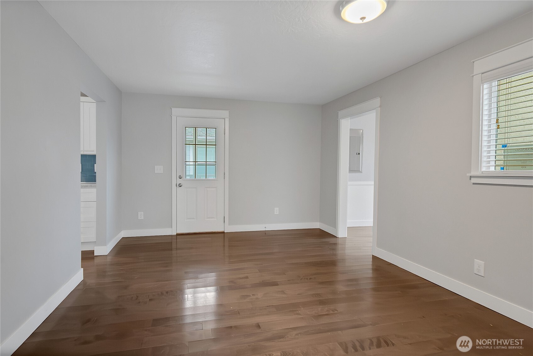 711 Le Lou Wa Place NE