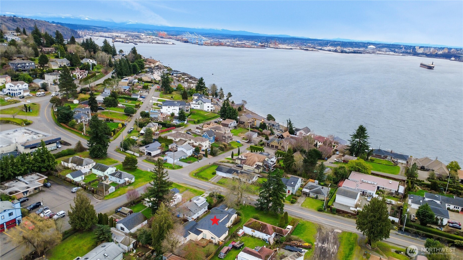 711 Le Lou Wa Place NE