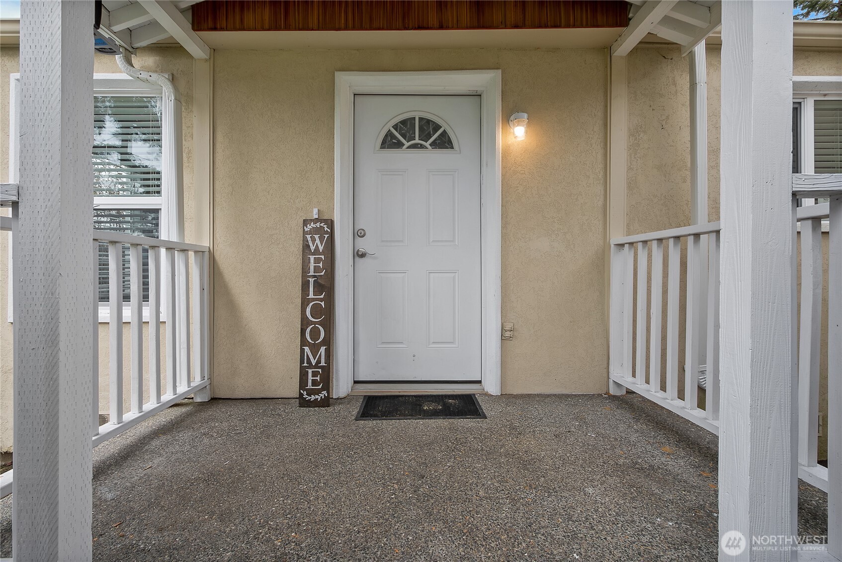 711 Le Lou Wa Place NE