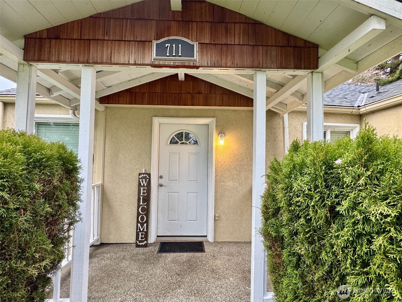 711 Le Lou Wa Place NE