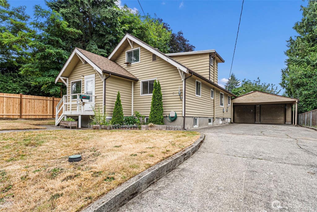 Photo of 1107 Sidney Avenue, Bremerton, WA 98337 (MLS # 2549861)