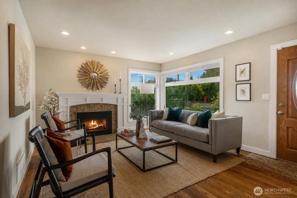 Photo of 8804 5th Avenue NE, Seattle, WA 98115 (MLS # 2571893)