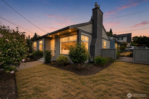 Photo of 8804 5th Avenue NE, Seattle, WA 98115 (MLS # 2571893)