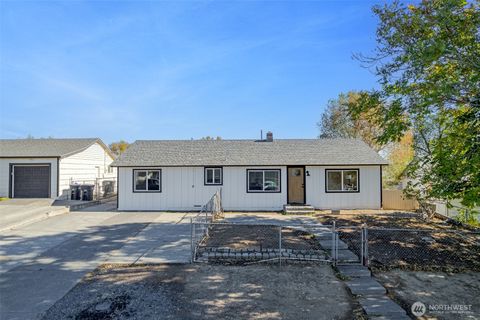 Photo of 415 N Earl Road, Moses Lake, WA 98837 (MLS # 2445556)