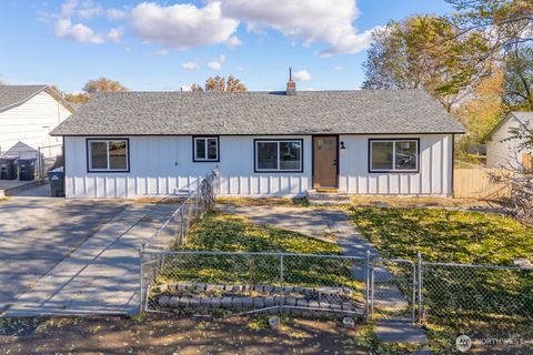 Photo of 415 N Earl Road, Moses Lake, WA 98837 (MLS # 2445556)