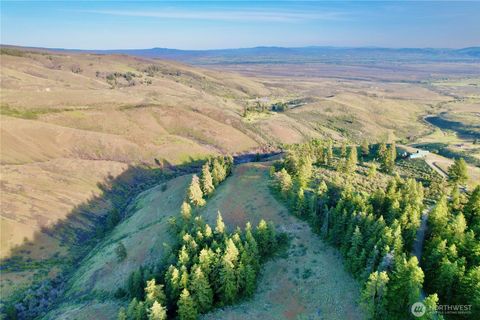 Photo of 2911 W Sun East Road, Ellensburg, WA 98926 (MLS # 2472160)