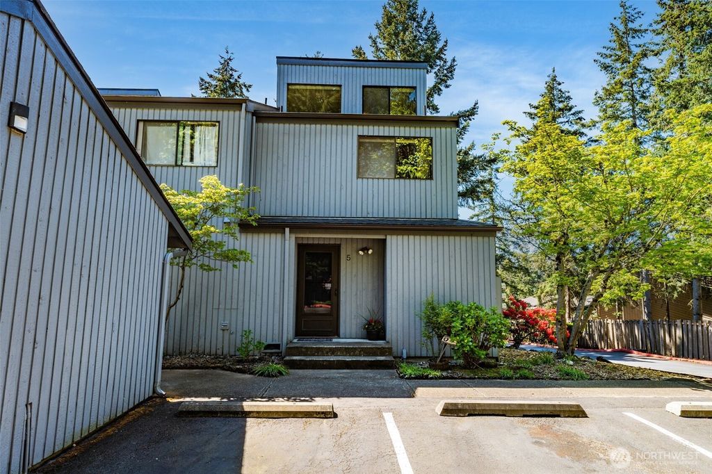 Photo of 1850 Grant Avenue S #E5, Renton, WA 98055 (MLS # 2370169)