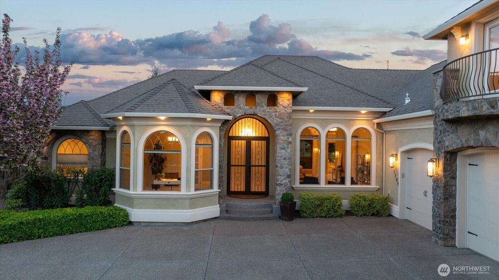 Photo of 1799 Silver Court, Richland, WA 99352 (MLS # 2506965)