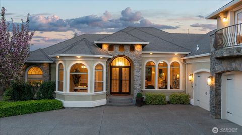 Photo of 1799 Silver Court, Richland, WA 99352 (MLS # 2506965)