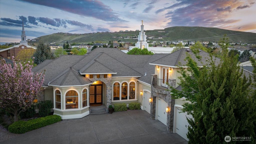 Photo of 1799 Silver Court, Richland, WA 99352 (MLS # 2506965)