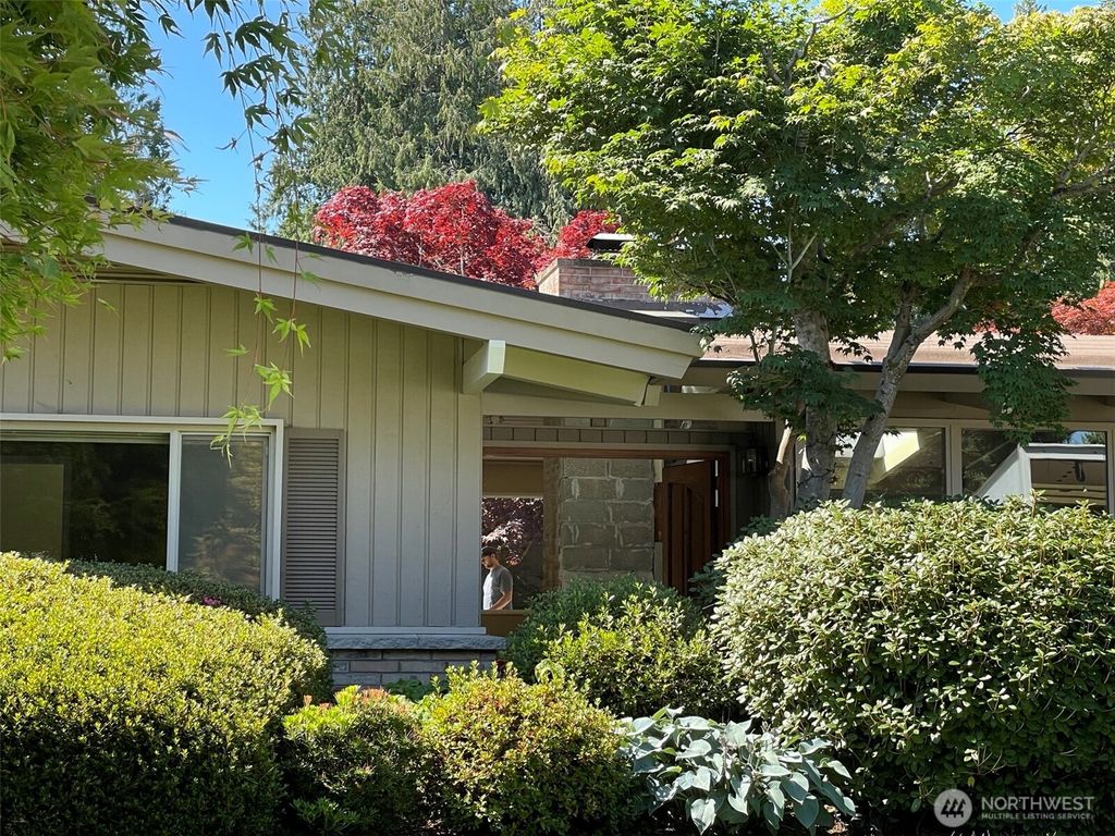 Photo of 1020 Spruce Street, Edmonds, WA 98020 (MLS # 2407176)