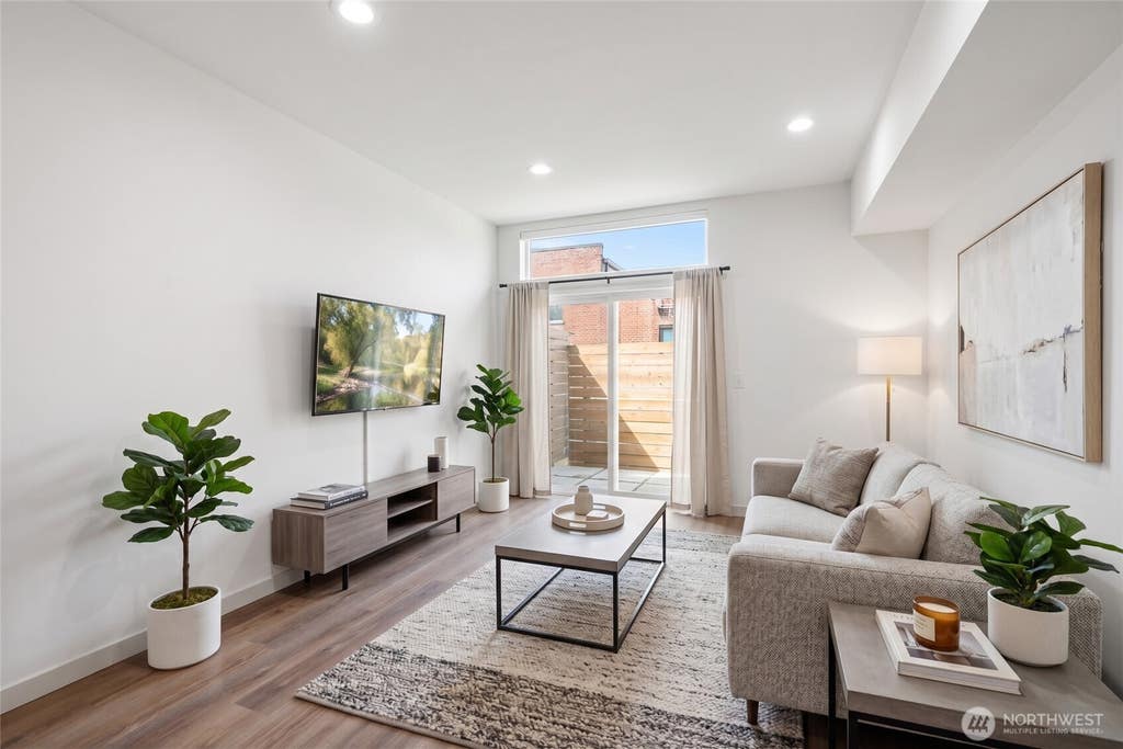 Photo of 1801 20th Avenue #B, Seattle, WA 98122 (MLS # 2565304)