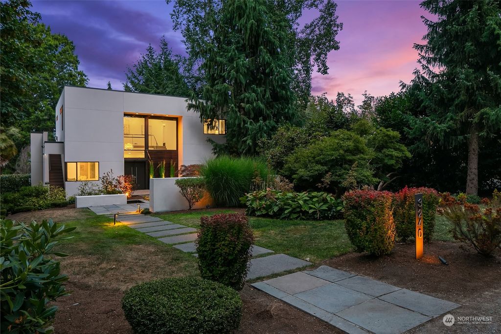 Photo of 3240 Evergreen Point Road, Medina, WA 98039 (MLS # 2267079)