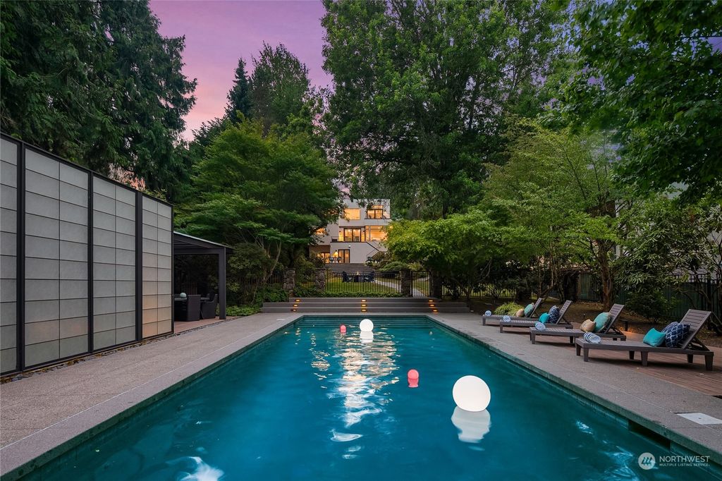 Photo of 3240 Evergreen Point Road, Medina, WA 98039 (MLS # 2267079)