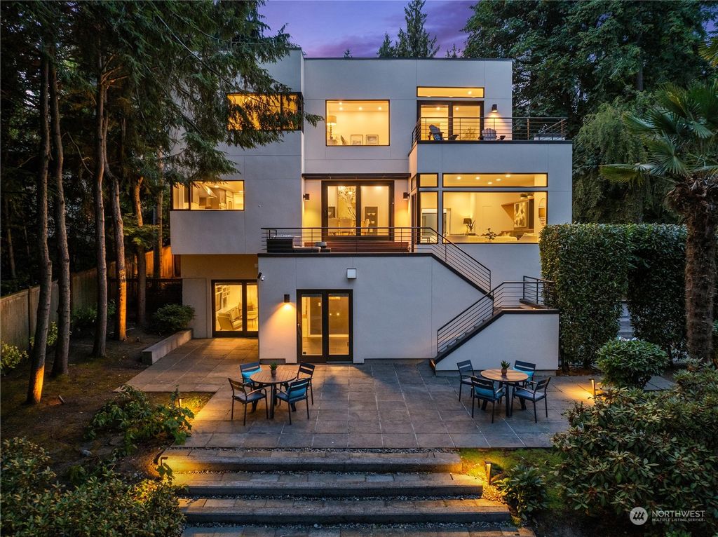 Photo of 3240 Evergreen Point Road, Medina, WA 98039 (MLS # 2267079)