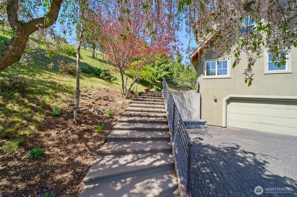 Photo of 469 Tag Lane Ln, Walla Walla, WA 99362 (MLS # 2548784)
