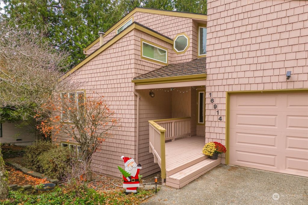 Photo of 16914 SE 41st Street, Bellevue, WA 98008 (MLS # 2183088)