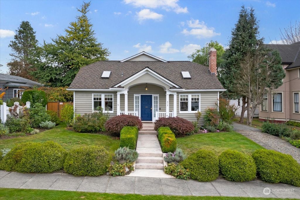 Photo of 319 Avenue E, Snohomish, WA 98290 (MLS # 2301568)