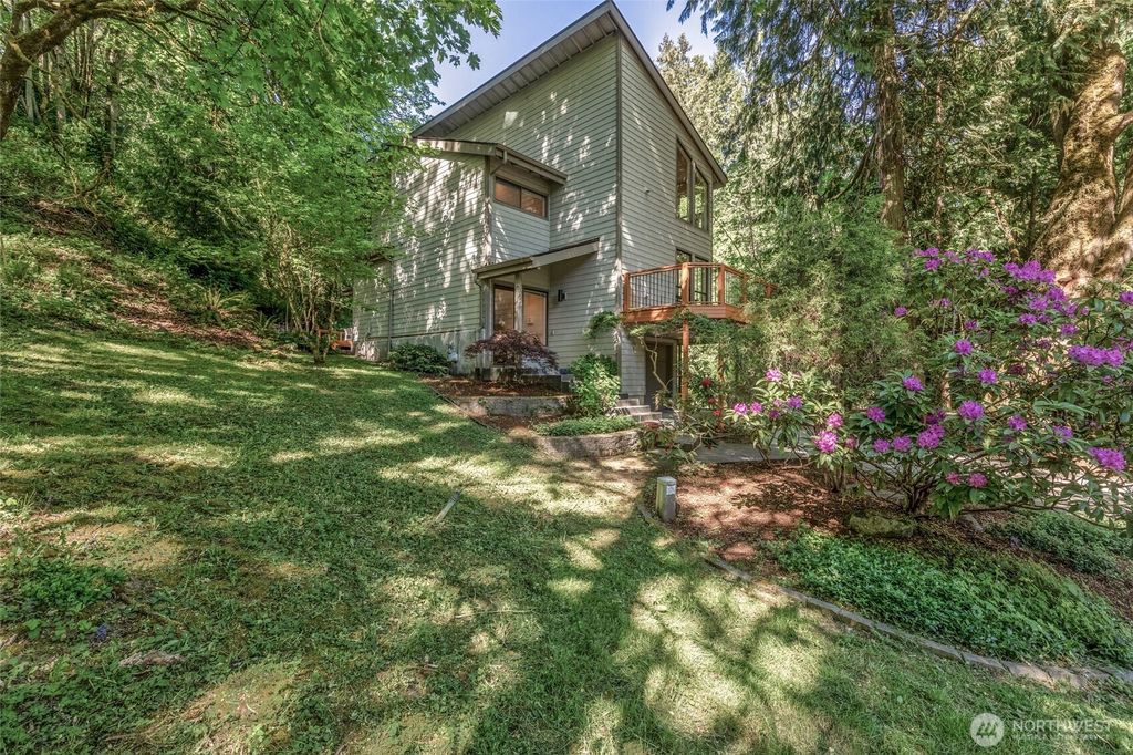 Photo of 520 176th Lane NE, Bellevue, WA 98008 (MLS # 2526758)