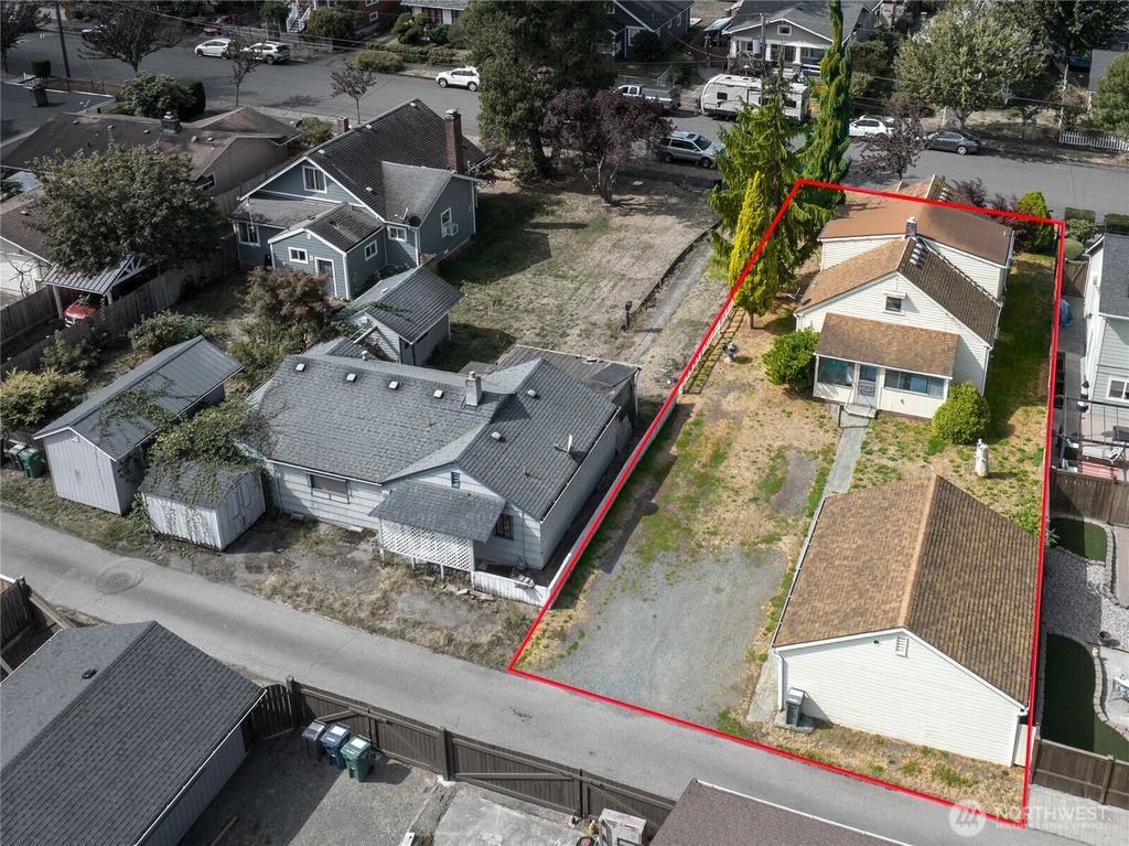 Photo of 214 K Street SE, Auburn, WA 98002 (MLS # 2430885)