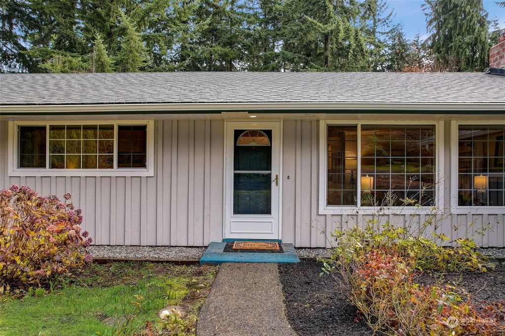 Photo of 20612 Marine View Drive SW, Normandy Park, WA 98166 (MLS # 2184714)