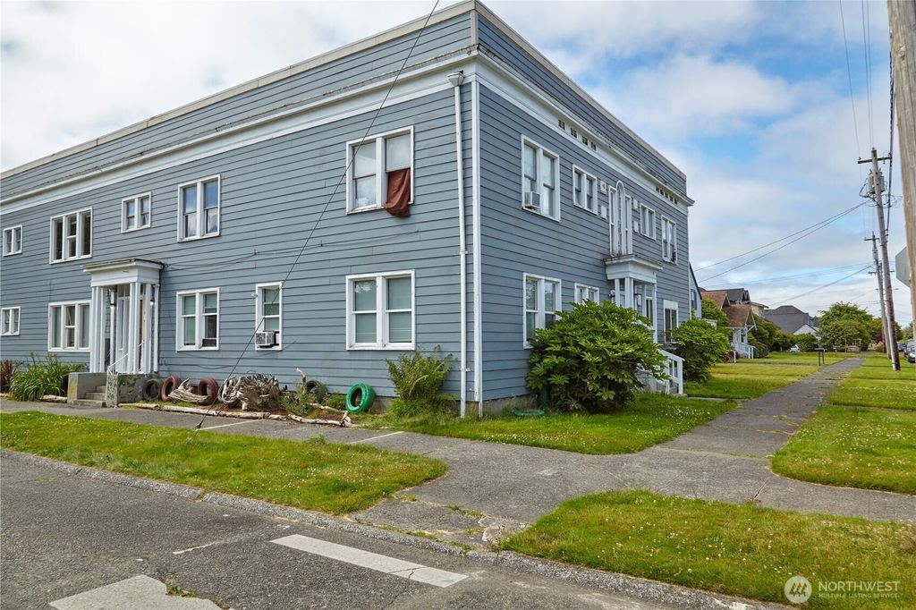 Photo of 301 W 3rd Street, Aberdeen, WA 98520 (MLS # 2553414)