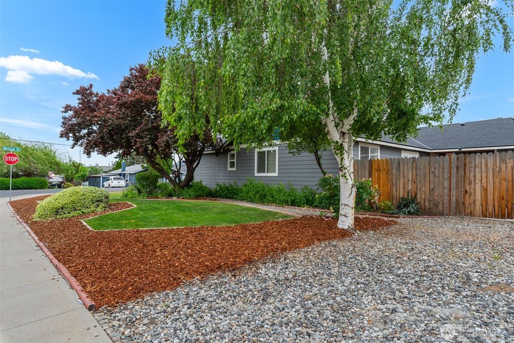 Photo of 1750 Methow Street, Wenatchee, WA 98801 (MLS # 2520466)