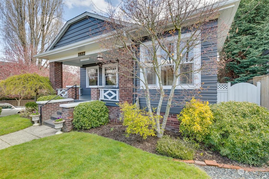 Photo of 1522 Warren Avenue N, Seattle, WA 98109 (MLS # 2057268)