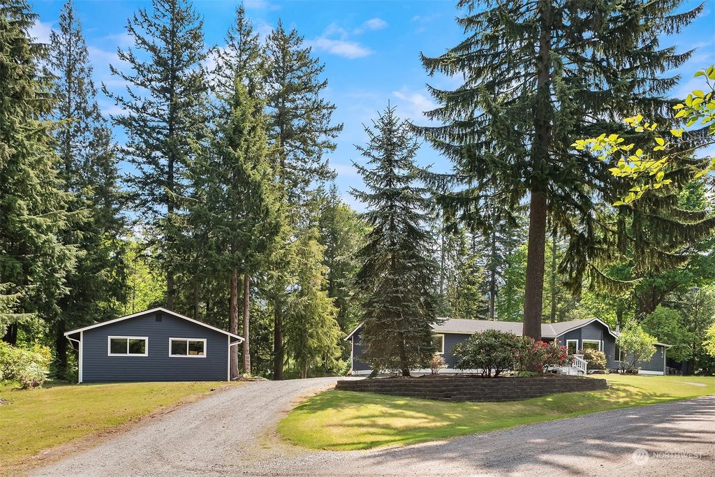 Photo of 9610 353rd Place SE, Snoqualmie, WA 98065 (MLS # 2071939)