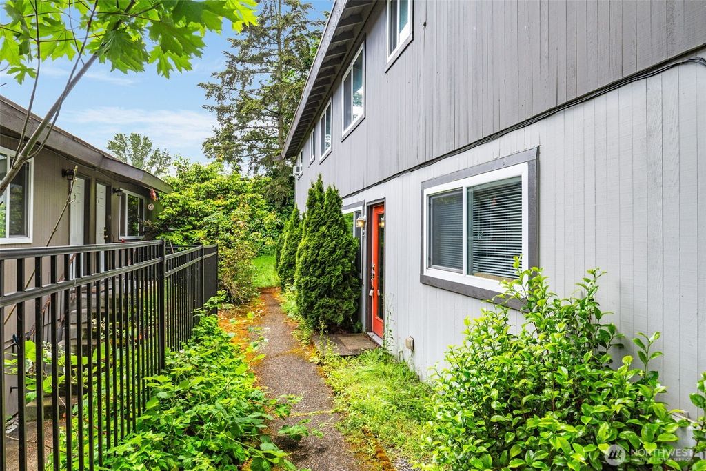 Photo of 3017 NE 140th Street, Seattle, WA 98125 (MLS # 2333904)