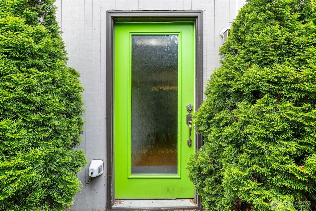 Photo of 3017 NE 140th Street, Seattle, WA 98125 (MLS # 2333904)