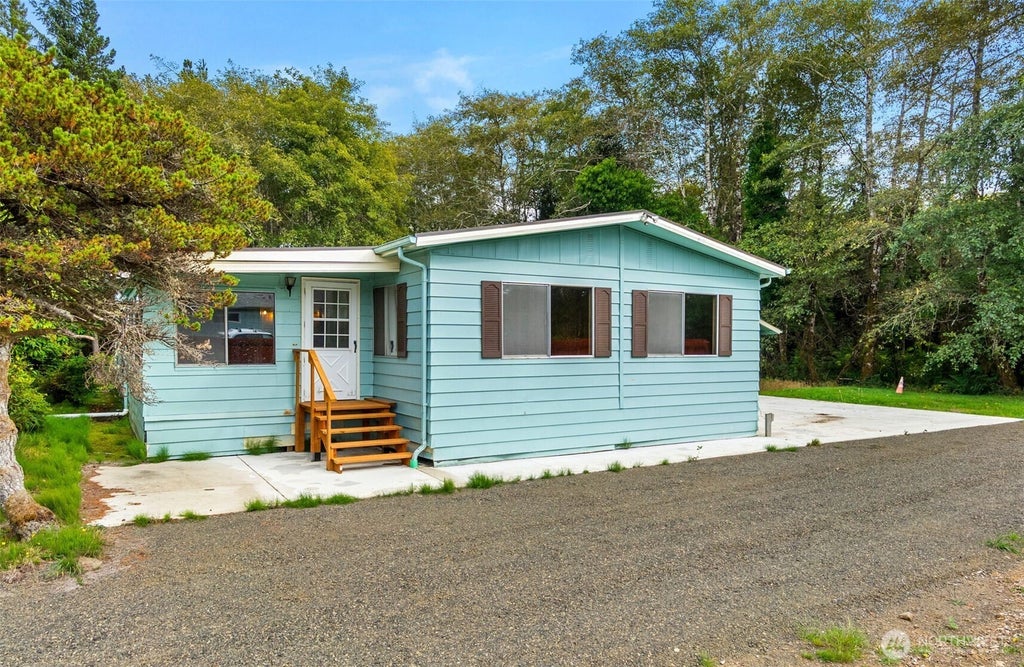 Photo of 935 State Rt 105, Westport, WA 98595 (MLS # 2583419)