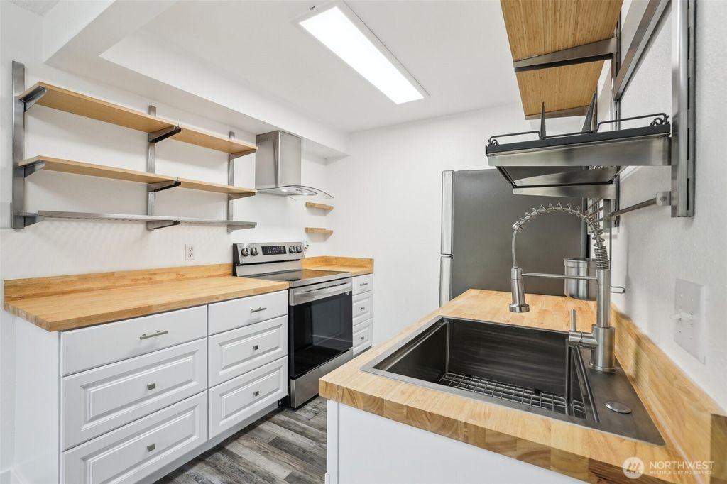 Photo of 4814 S 187th Place #B101, SeaTac, WA 98188 (MLS # 2372518)