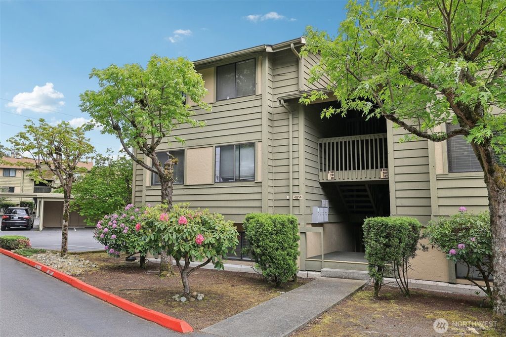 Photo of 4814 S 187th Place #B101, SeaTac, WA 98188 (MLS # 2372518)