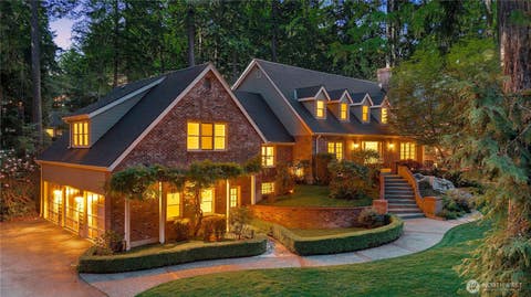 Photo of 13555 NE 54th Place, Bellevue, WA 98005 (MLS # 2541592)