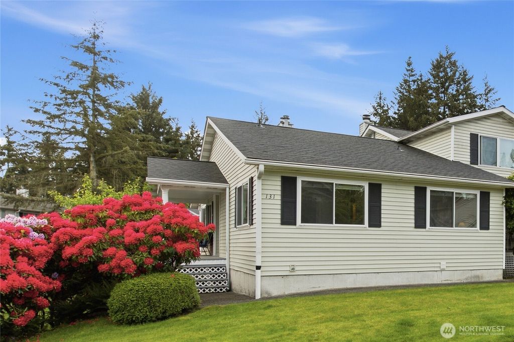 Photo of 131 S 324th Place, Federal Way, WA 98003 (MLS # 2518575)