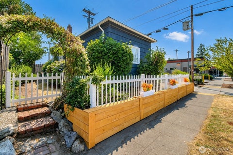 Photo of 611 N Junett Street N, Tacoma, WA 98406 (MLS # 2540352)