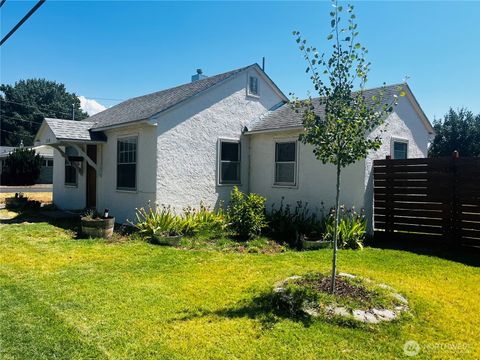 Photo of 714 E Tietan St, Walla Walla, WA 99362 (MLS # 2558549)