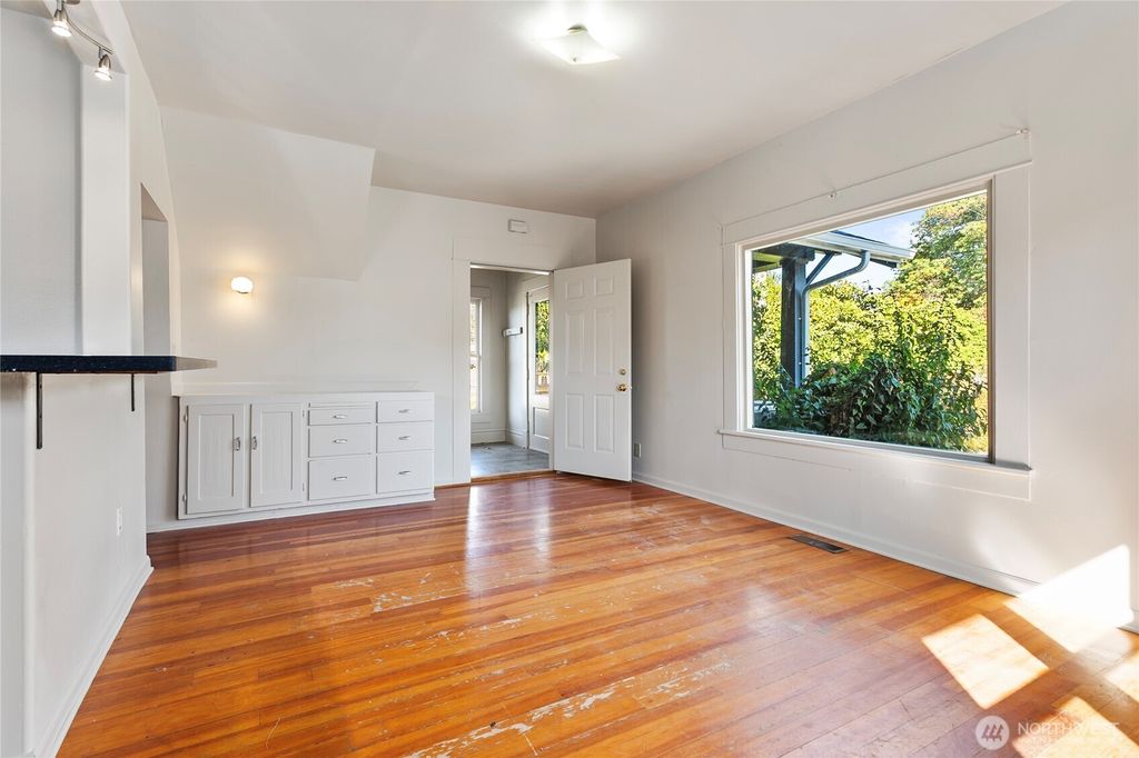 Photo of 2639 Yew Street, Bellingham, WA 98226 (MLS # 2451663)