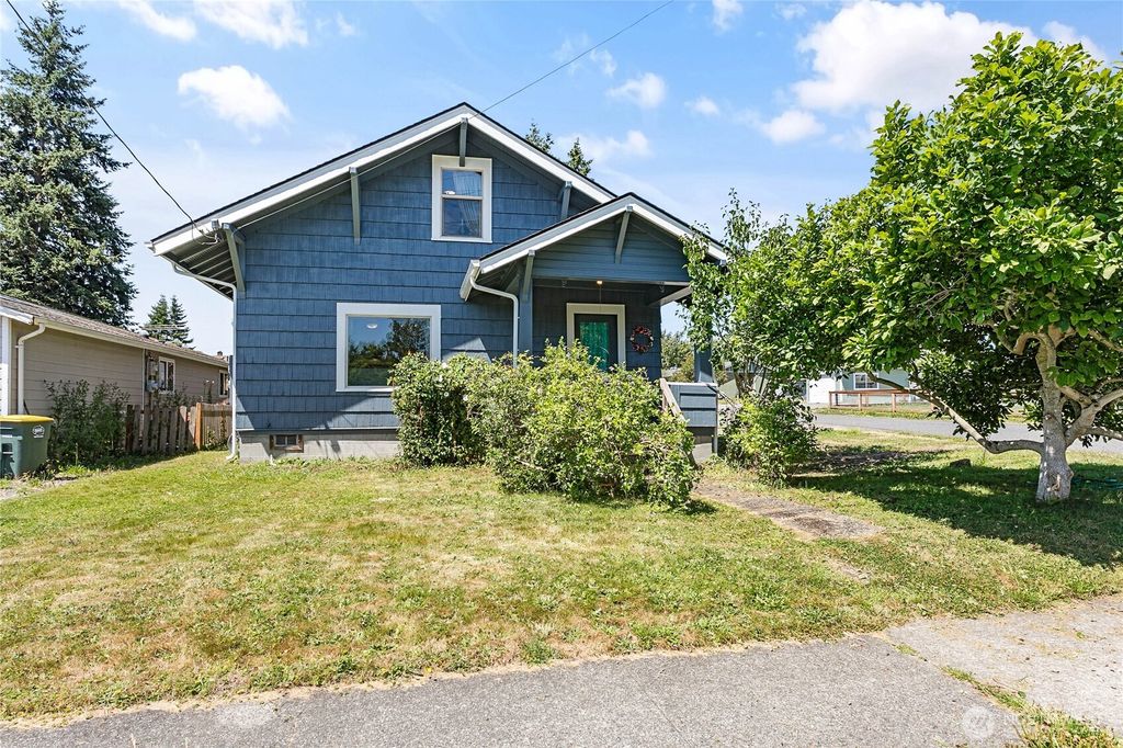 Photo of 2639 Yew Street, Bellingham, WA 98226 (MLS # 2451663)