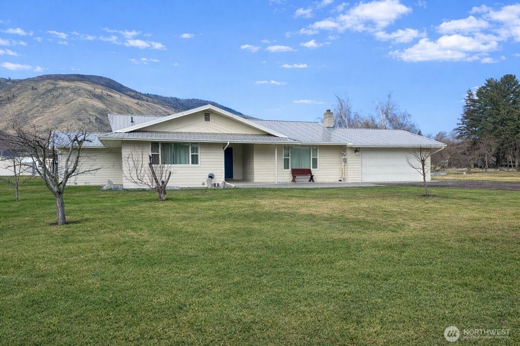 Photo of 714 Juniper St, Oroville, WA 98844 (MLS # 2478967)