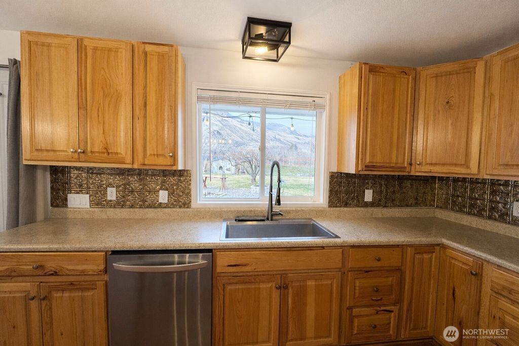 Photo of 714 Juniper St, Oroville, WA 98844 (MLS # 2478967)