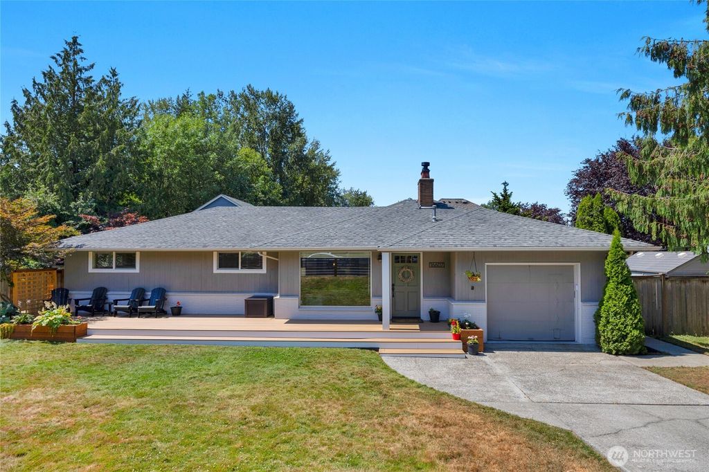 Photo of 16607 72nd Avenue NE, Kenmore, WA 98028 (MLS # 2411410)