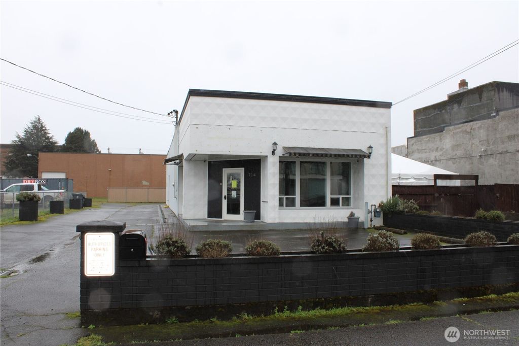 Photo of 714 J Street, Hoquiam, WA 98550 (MLS # 2485351)