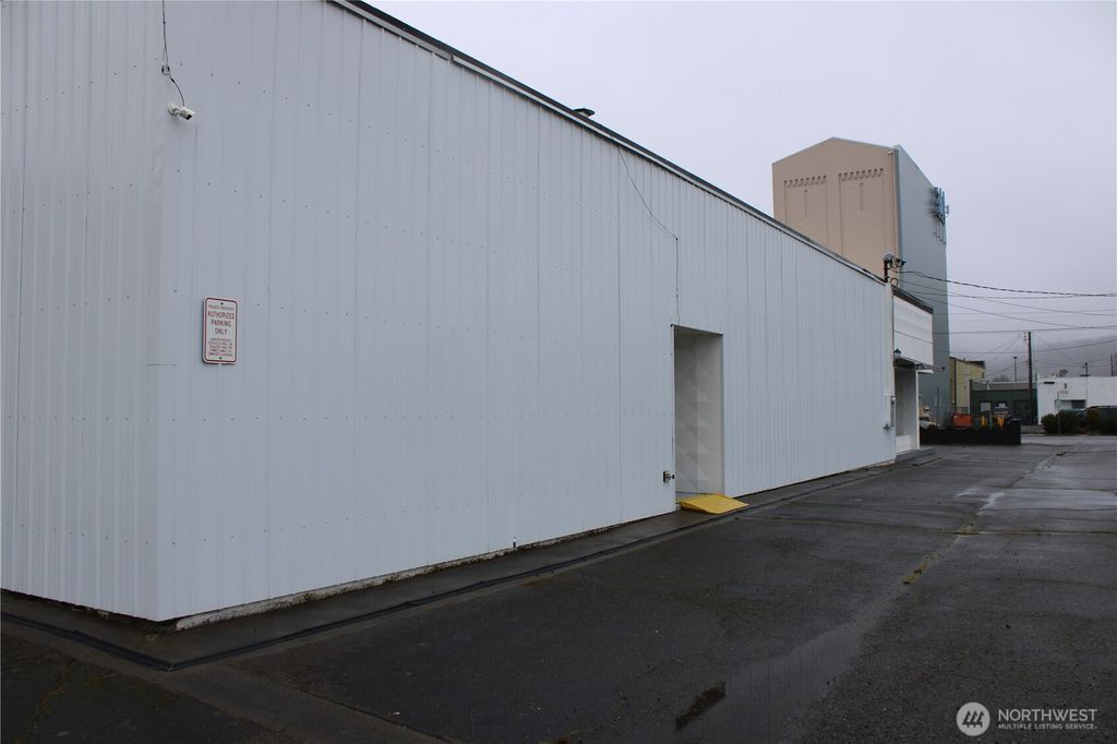 Photo of 714 J Street, Hoquiam, WA 98550 (MLS # 2485351)