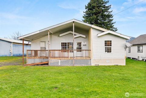 Photo of 615 California Avenue, South Bend, WA 98586 (MLS # 2472819)