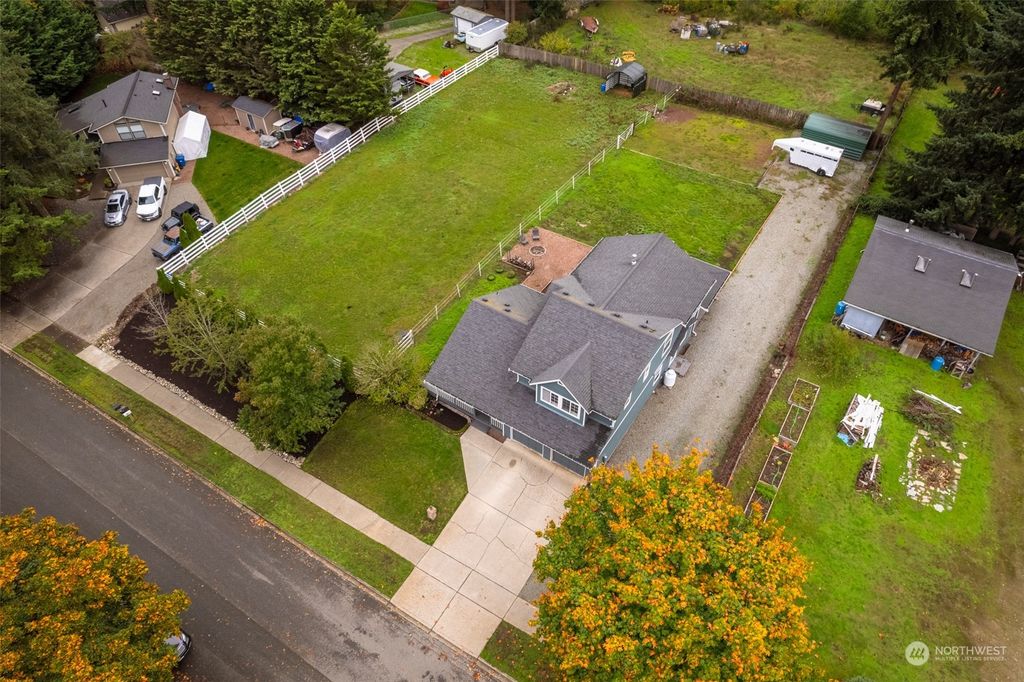 Photo of 16312 SE 318th Street, Auburn, WA 98092 (MLS # 2173127)