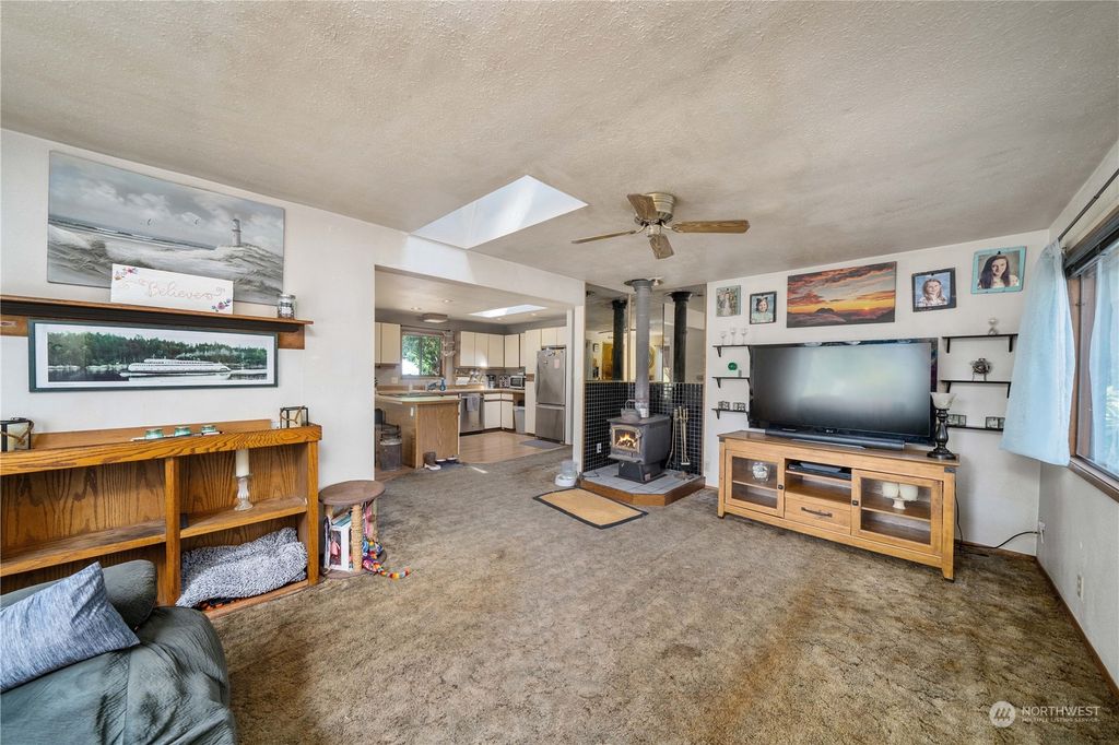 Photo of 18807 276th Avenue SE, Issaquah, WA 98027 (MLS # 2146957)