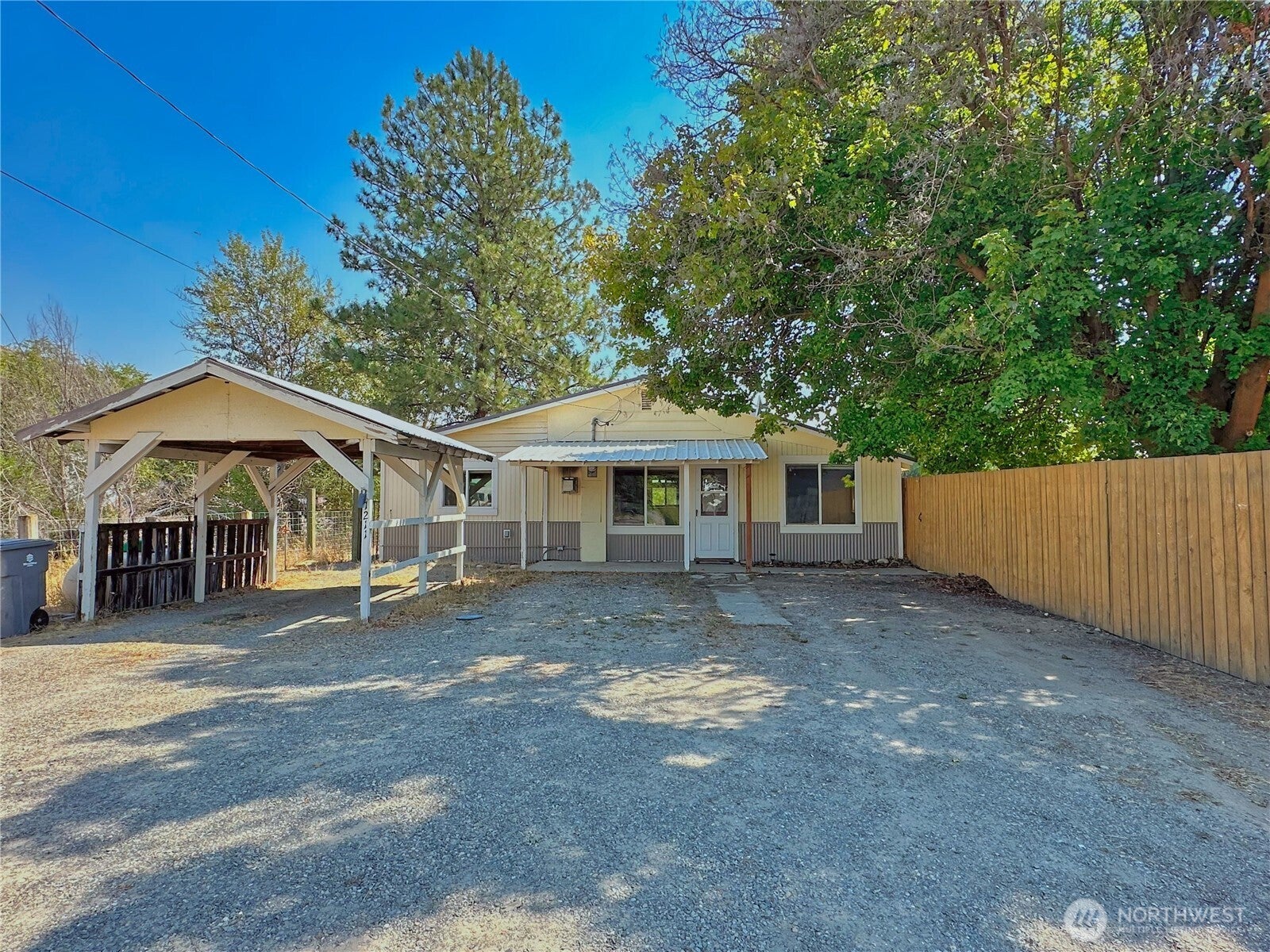 1211 Hughes Lane