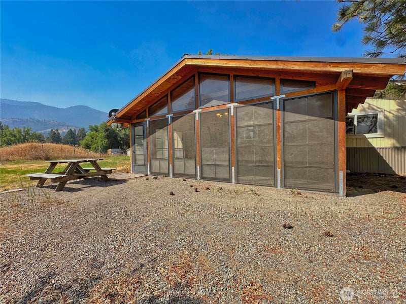 1211 Hughes Lane
